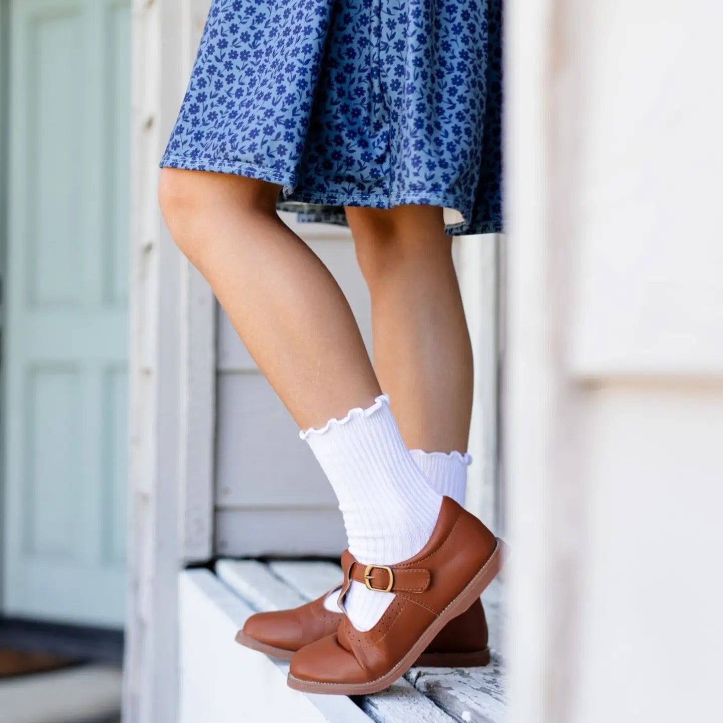 Little Stocking Co Ribbed Lettuce Trim Midi Socks || White