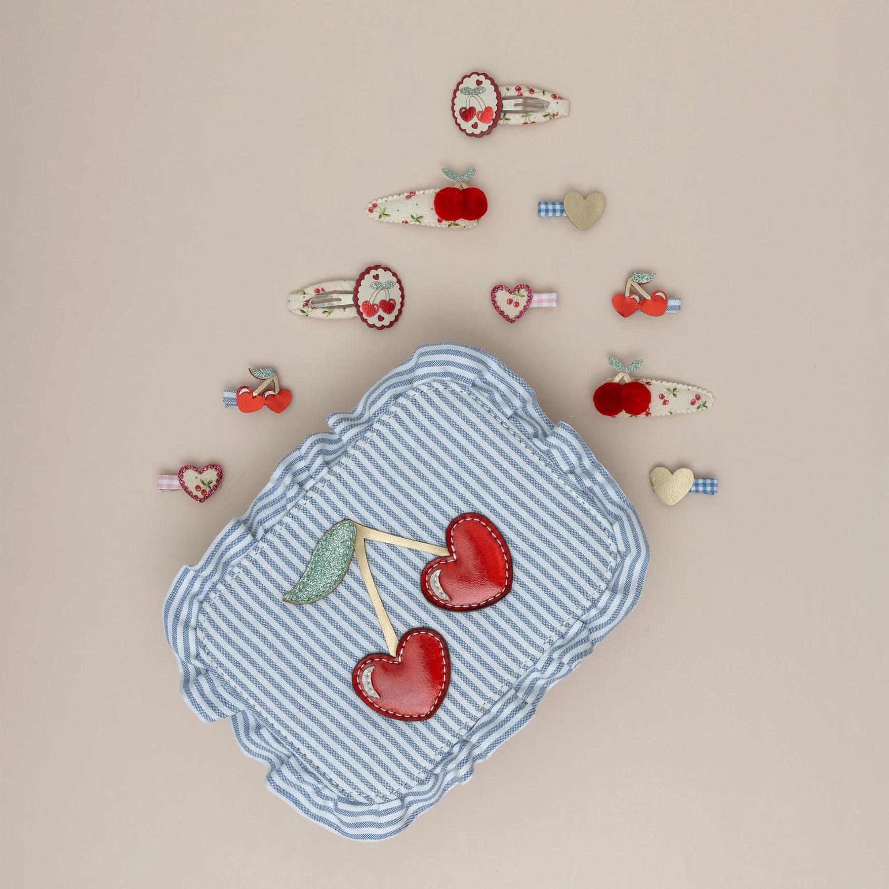 Scalloped Framed Cherries Clic Class
