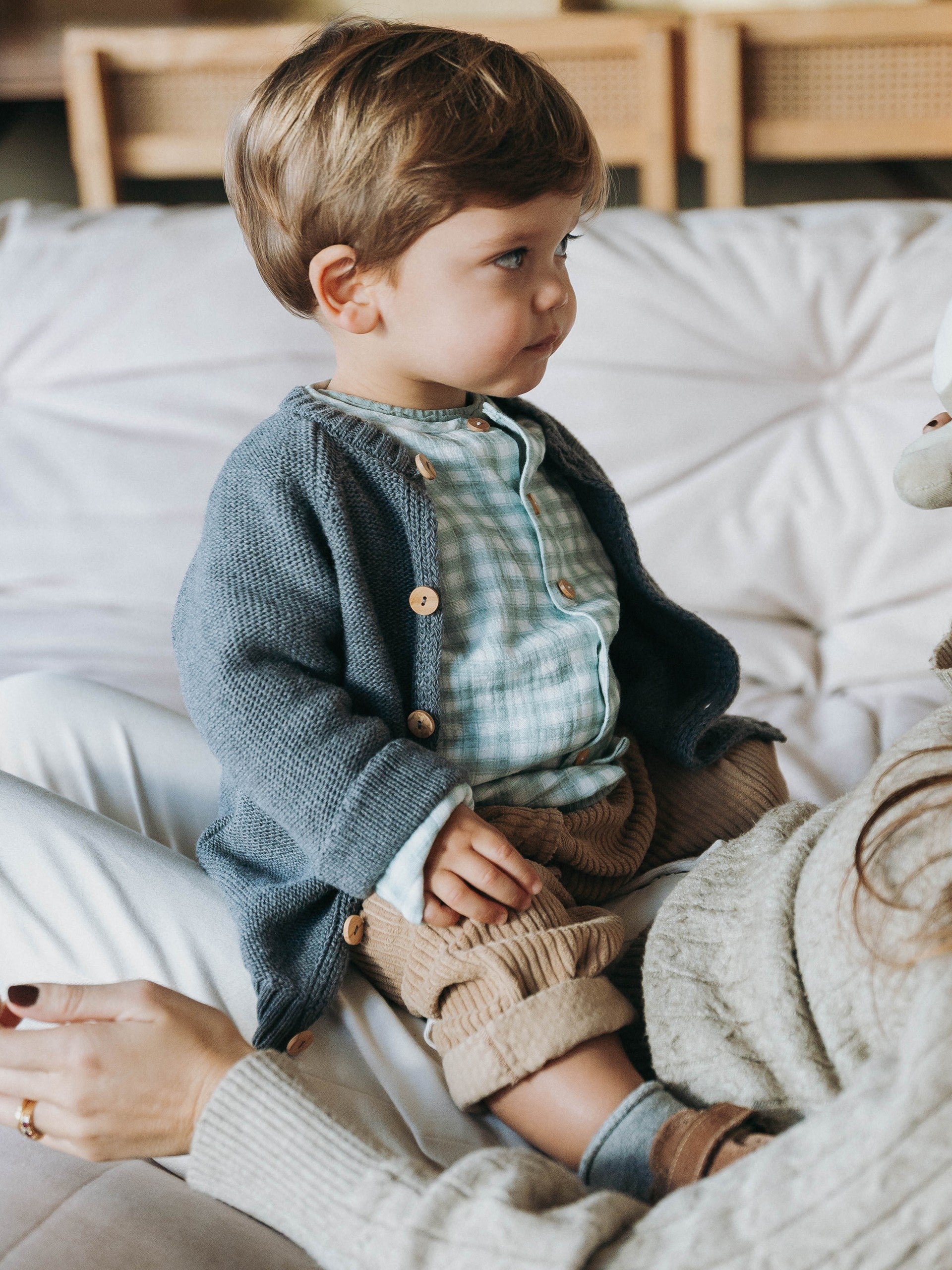 Snug Knitted Cardigan with Round Neck || Grey