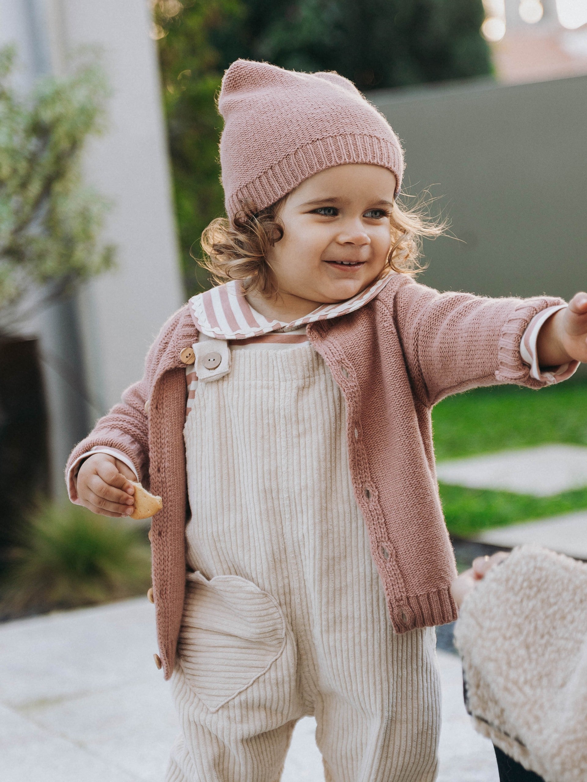 Snug Knitted Cardigan with Round Neck || Rosa Escuro