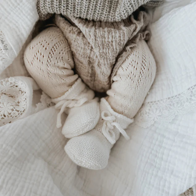 White Garter Knit Baby Booties || 0-12 M