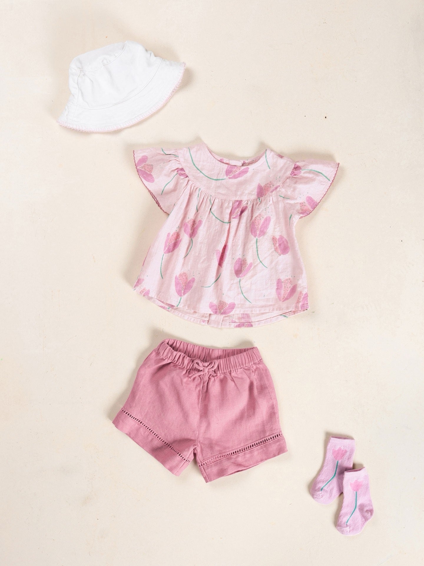 Play Up Linen Shorts with Lace Detail || Dark Pink.