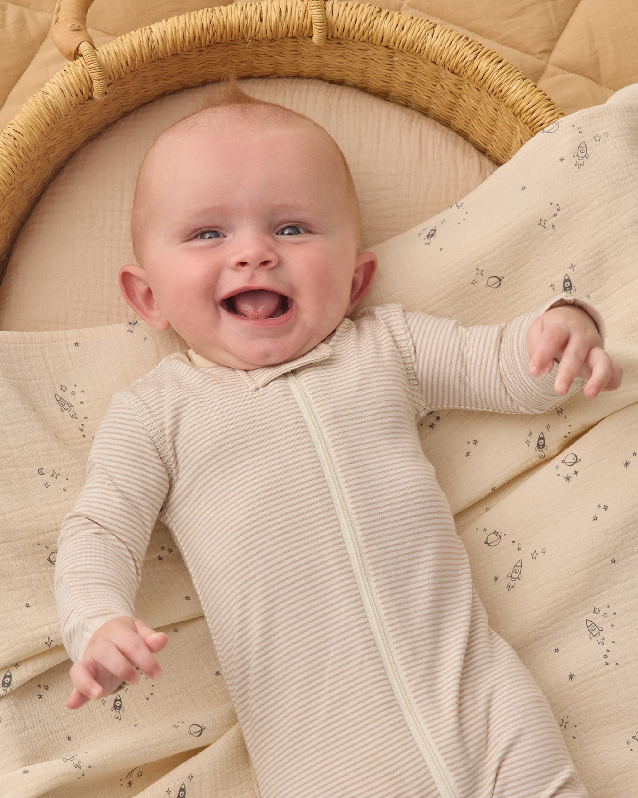 Quincy Mae Zip Long Sleeve Footie || Oat Microstripe