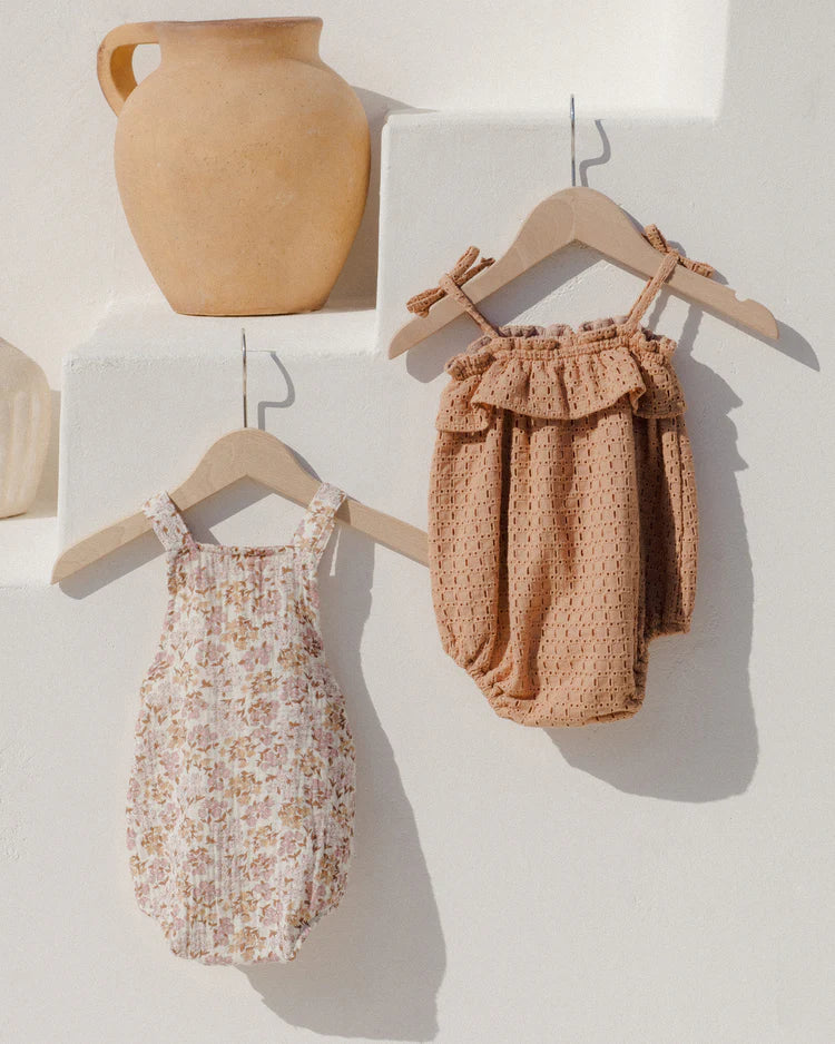 Rylee + Cru Ruffle Romper || Grapefruit